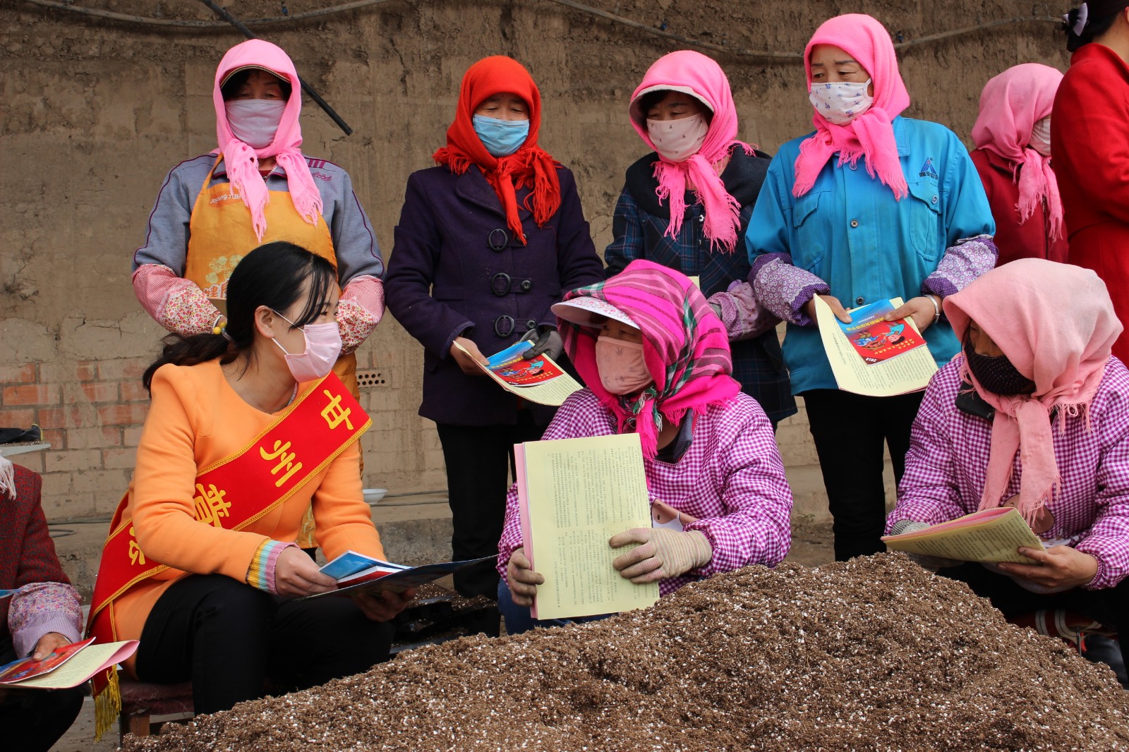 巾帼宣传.JPG