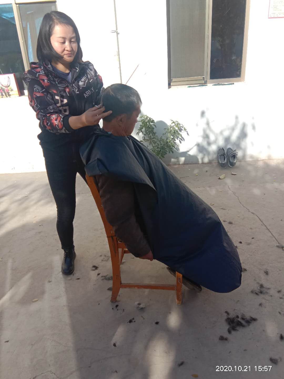 1603349874262207.jpg 爱心理发.jpg