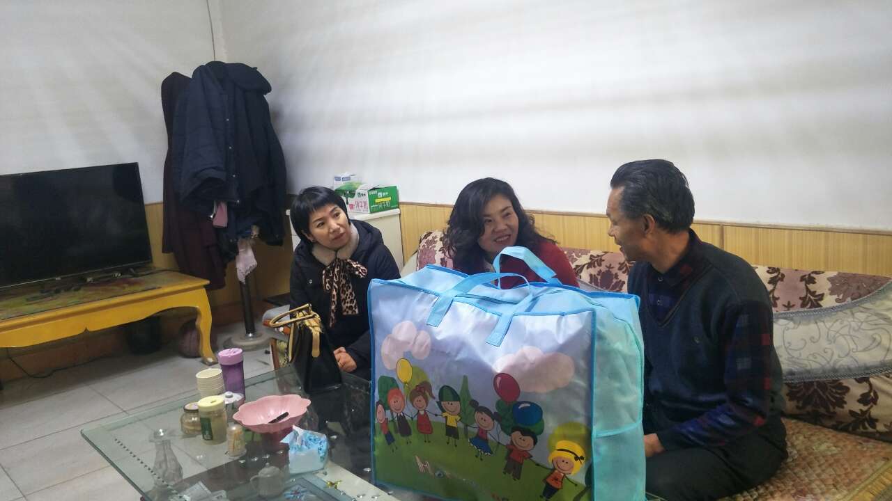 王玉红慰问.jpg