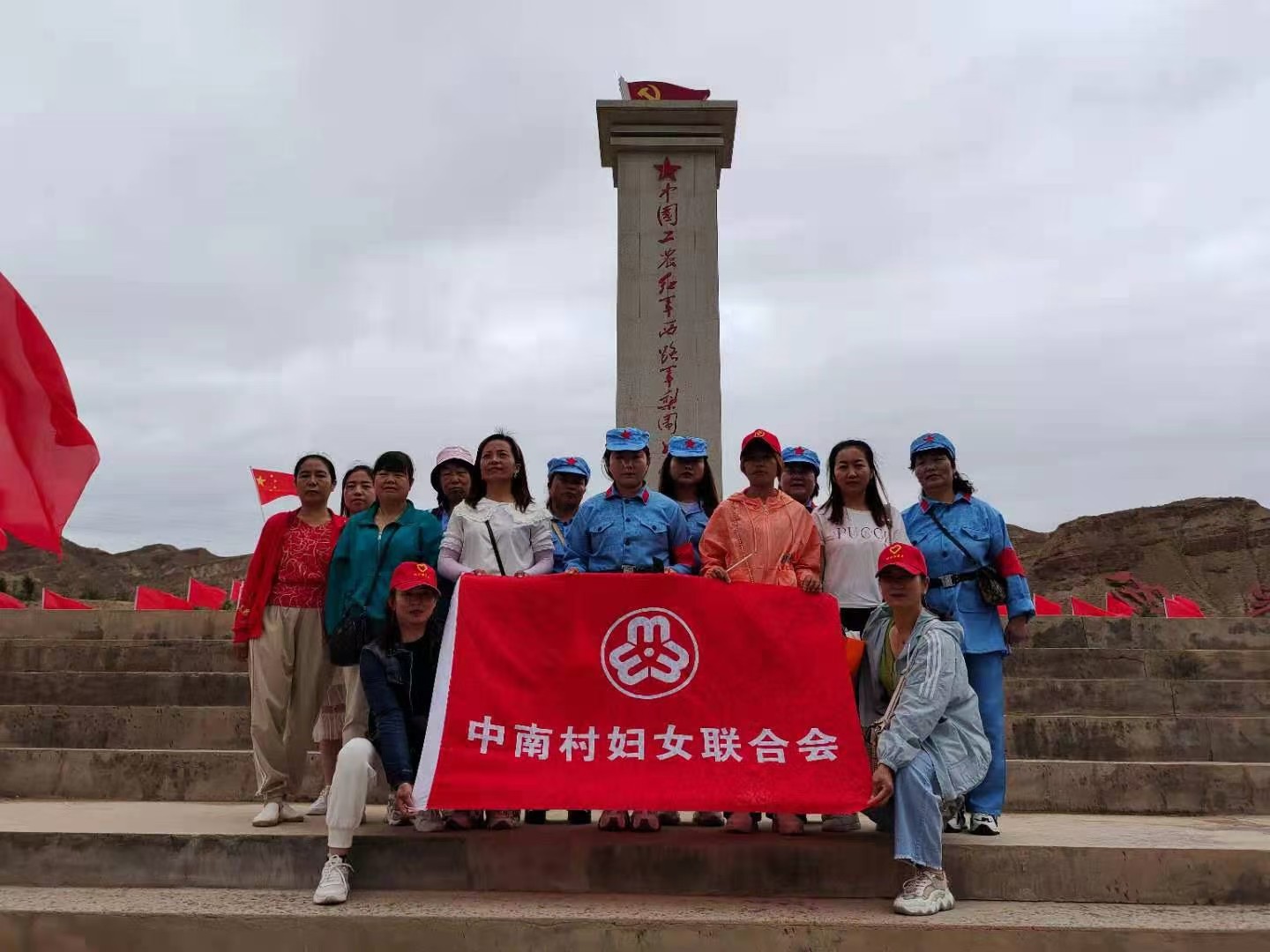 1625106690847674.jpg 妇联七一党性实践活动.jpg