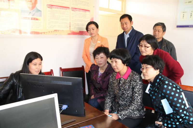 2016-4-11省妇联来秦安调研精准扶贫工作 029.JPG