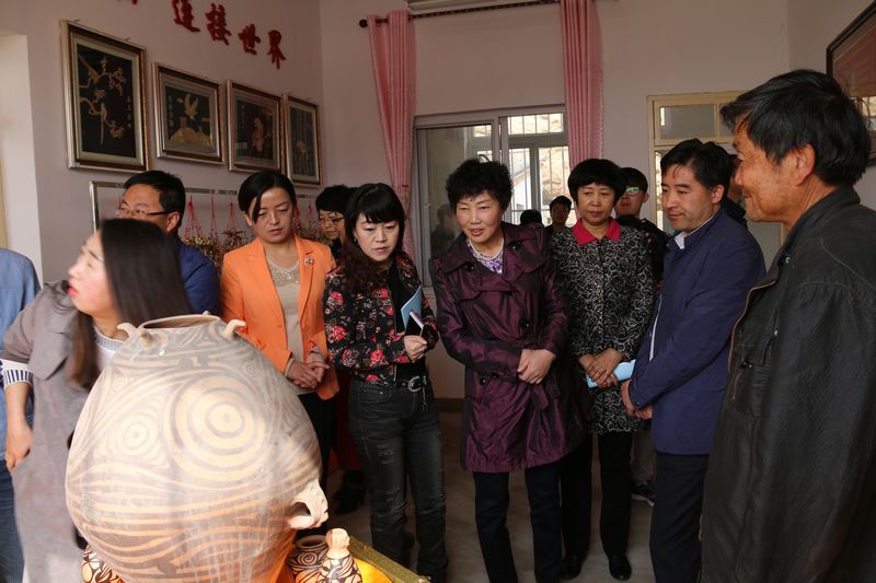 2016-4-11省妇联来秦安调研精准扶贫工作 084.JPG