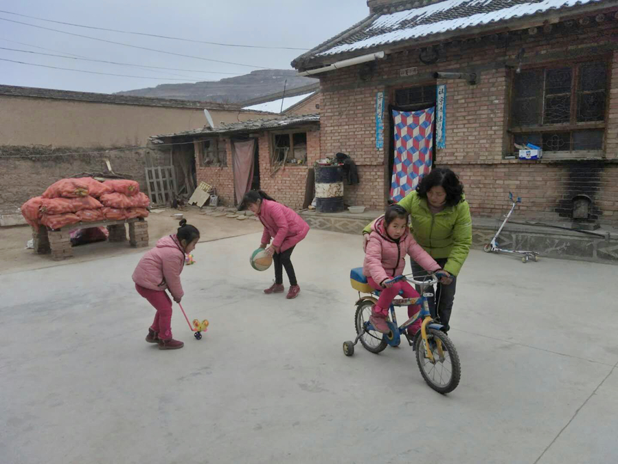 刘小菊1_副本.jpg 刘小菊1_副本.jpg