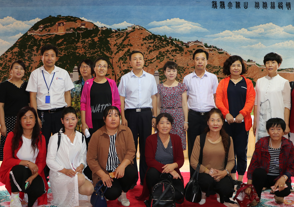 05 考察甘谷县巾帼扶贫车间 (9).jpg 05 考察甘谷县巾帼扶贫车间 (9).jpg