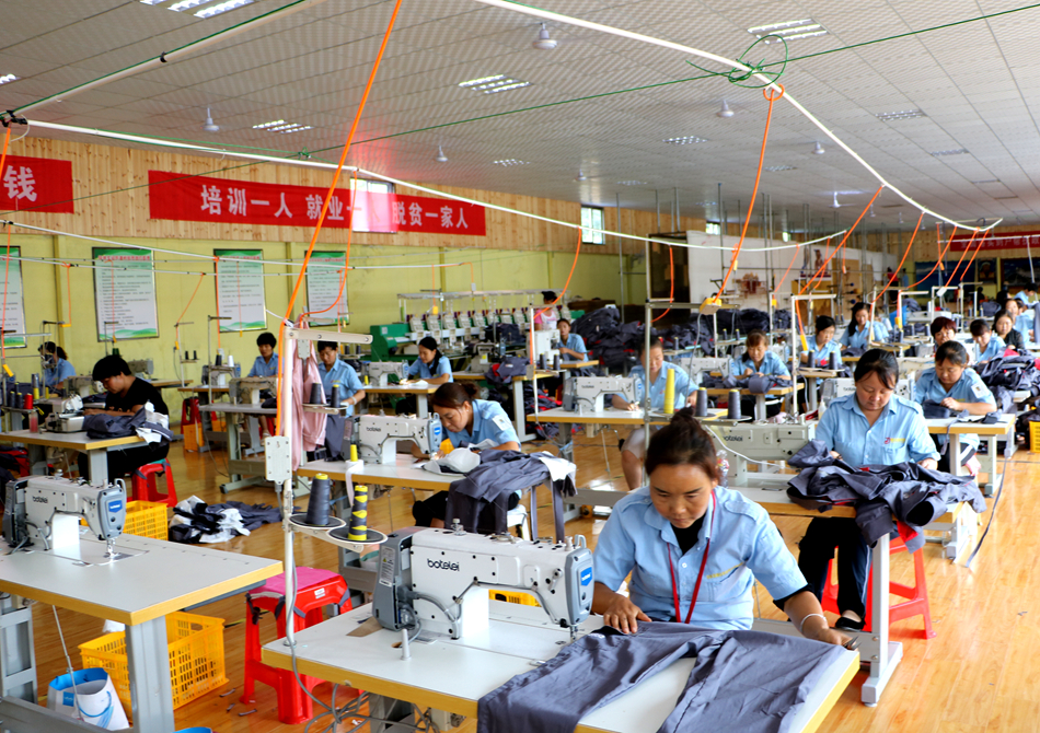 14 考察甘谷县巾帼扶贫车间 (6).jpg 14 考察甘谷县巾帼扶贫车间 (6).jpg