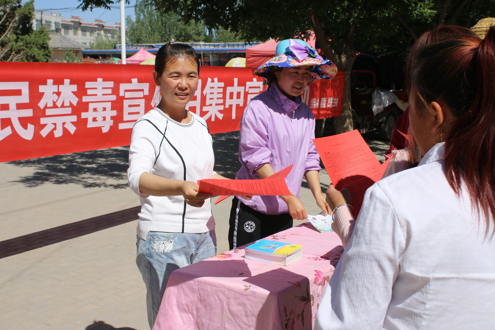 六坝镇妇联扎实开展“全民禁毒”集中宣传活动2.JPG