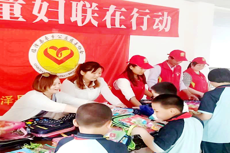 临泽县鸭暖镇：关爱留守儿童传递温暖1.jpg