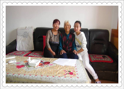 图片三:尊老敬老代代传,婆婆、蒋凤萍、儿媳一起创建美满、幸福的家_副本.jpg 图片三:尊老敬老代代传,婆婆、蒋凤萍、儿媳一起创建美满、幸福的家_副本.jpg