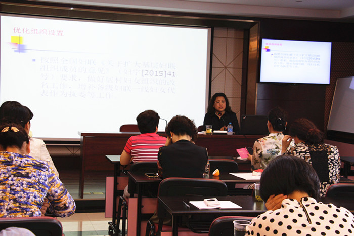 上海市妇联组织部长介绍妇联改革情况_副本.jpg 上海市妇联组织部长介绍妇联改革情况_副本.jpg