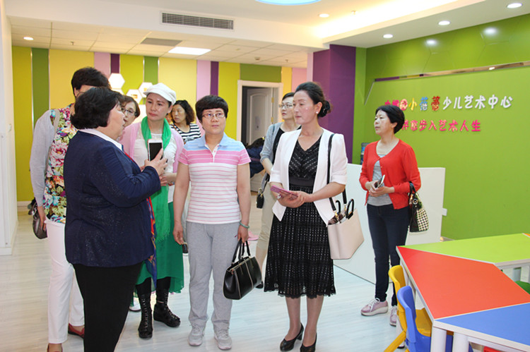 《女性形象与礼仪讲座》_副本.jpg 《女性形象与礼仪讲座》_副本.jpg