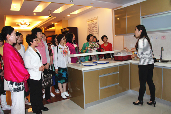 浦东新区妇女发展指导中心实训室 _副本.jpg 浦东新区妇女发展指导中心实训室 _副本.jpg