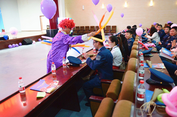 小丑现场互动活跃气氛_副本.jpg 小丑现场互动活跃气氛_副本.jpg