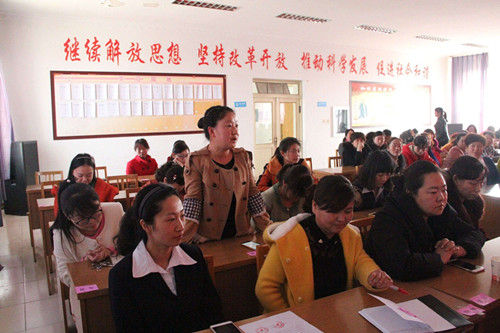 参会母亲发表感言2.jpg 参会母亲发表感言2.jpg