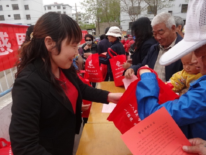 友谊社区开展“感恩母亲 呵护家庭 感恩生活”母亲节倡议活动.JPG 友谊社区开展“感恩母亲 呵护家庭 感恩生活”母亲节倡议活动.JPG