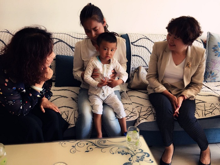 22 嘉峪关市女企业家协会爱心救助患病儿童 (3).jpg 22 嘉峪关市女企业家协会爱心救助患病儿童 (3).jpg