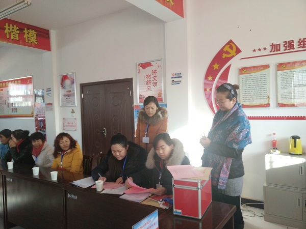 断山口村妇联执委选举唱票.jpg