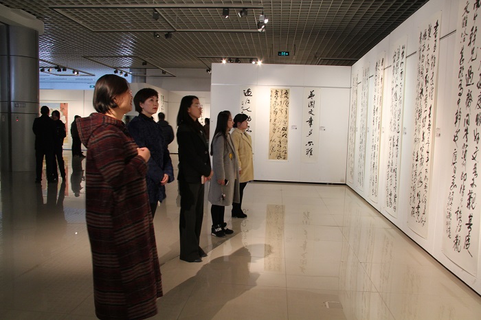 市妇联组织参观改革开放40周年“翰墨言志·丹青抒怀”书法美术作品展 (2).JPG 市妇联组织参观改革开放40周年“翰墨言志·丹青抒怀”书法美术作品展 (2).JPG