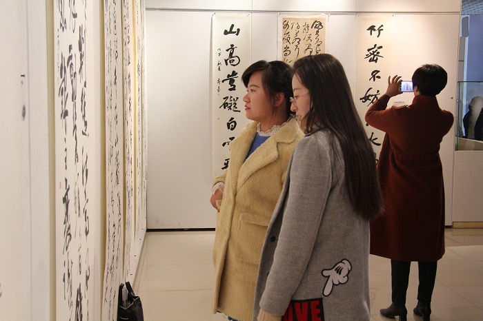 市妇联组织参观改革开放40周年“翰墨言志·丹青抒怀”书法美术作品展 (4).JPG 市妇联组织参观改革开放40周年“翰墨言志·丹青抒怀”书法美术作品展 (4).JPG