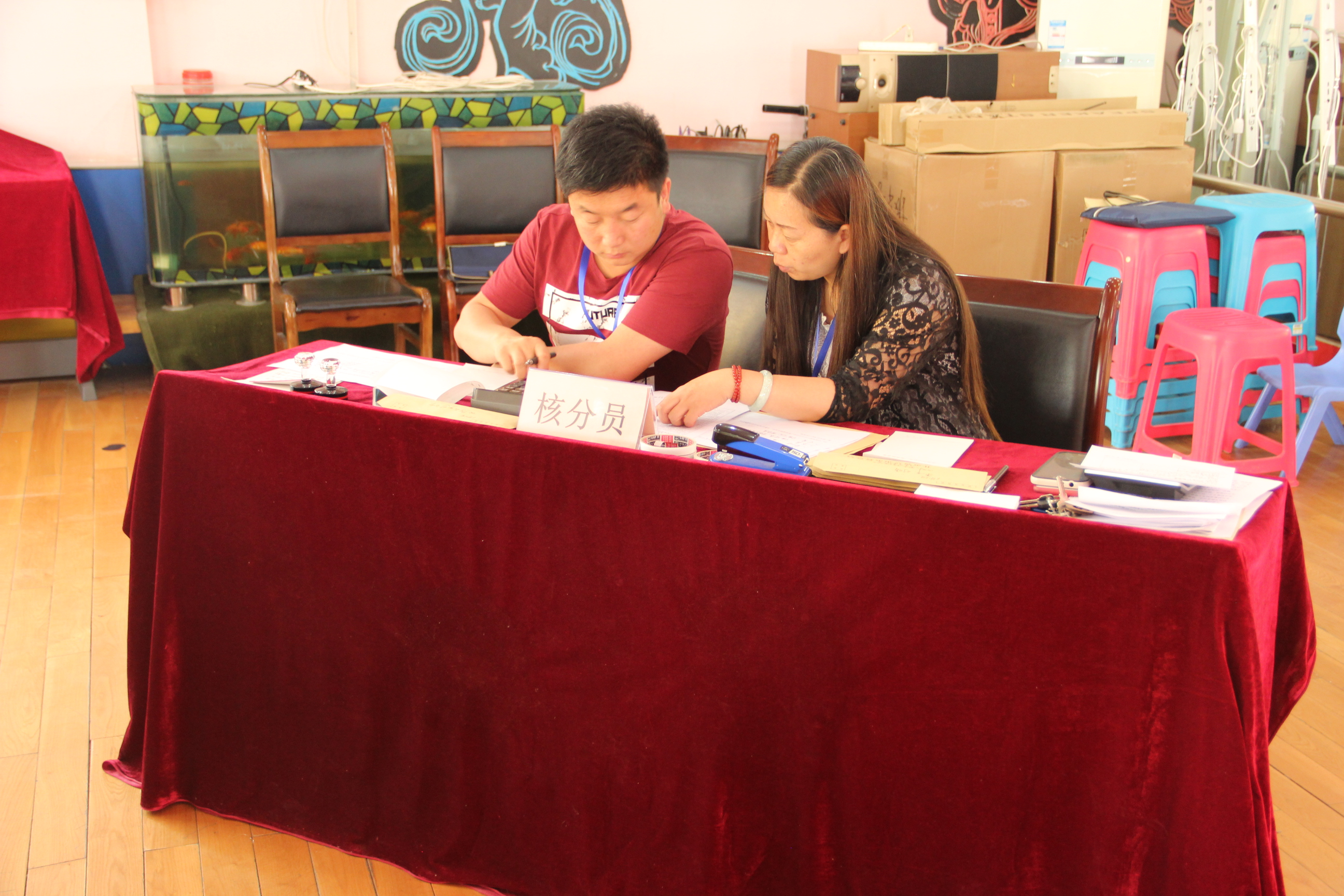 工作人员1.JPG 工作人员1.JPG