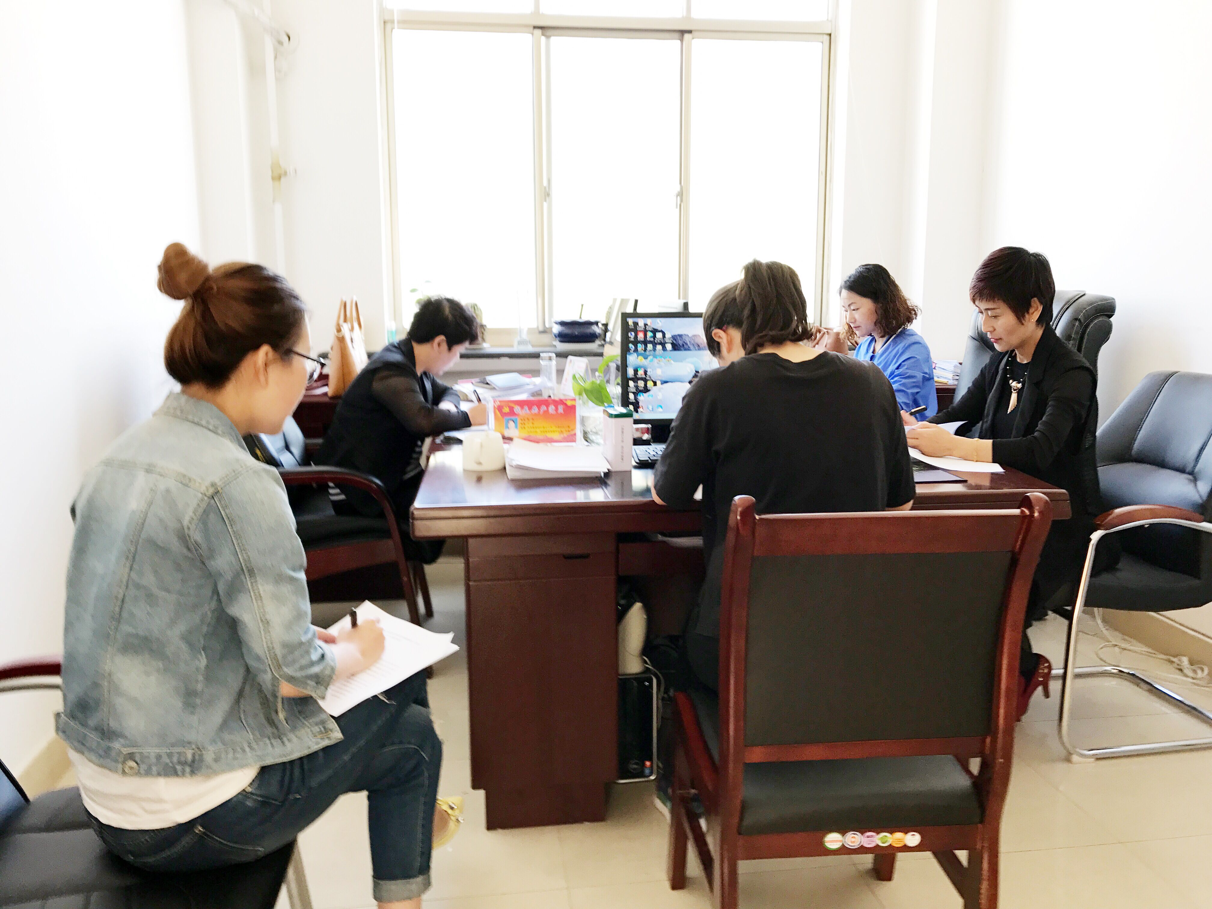 妇联学习省市领导精神.jpg 妇联学习省市领导精神.jpg