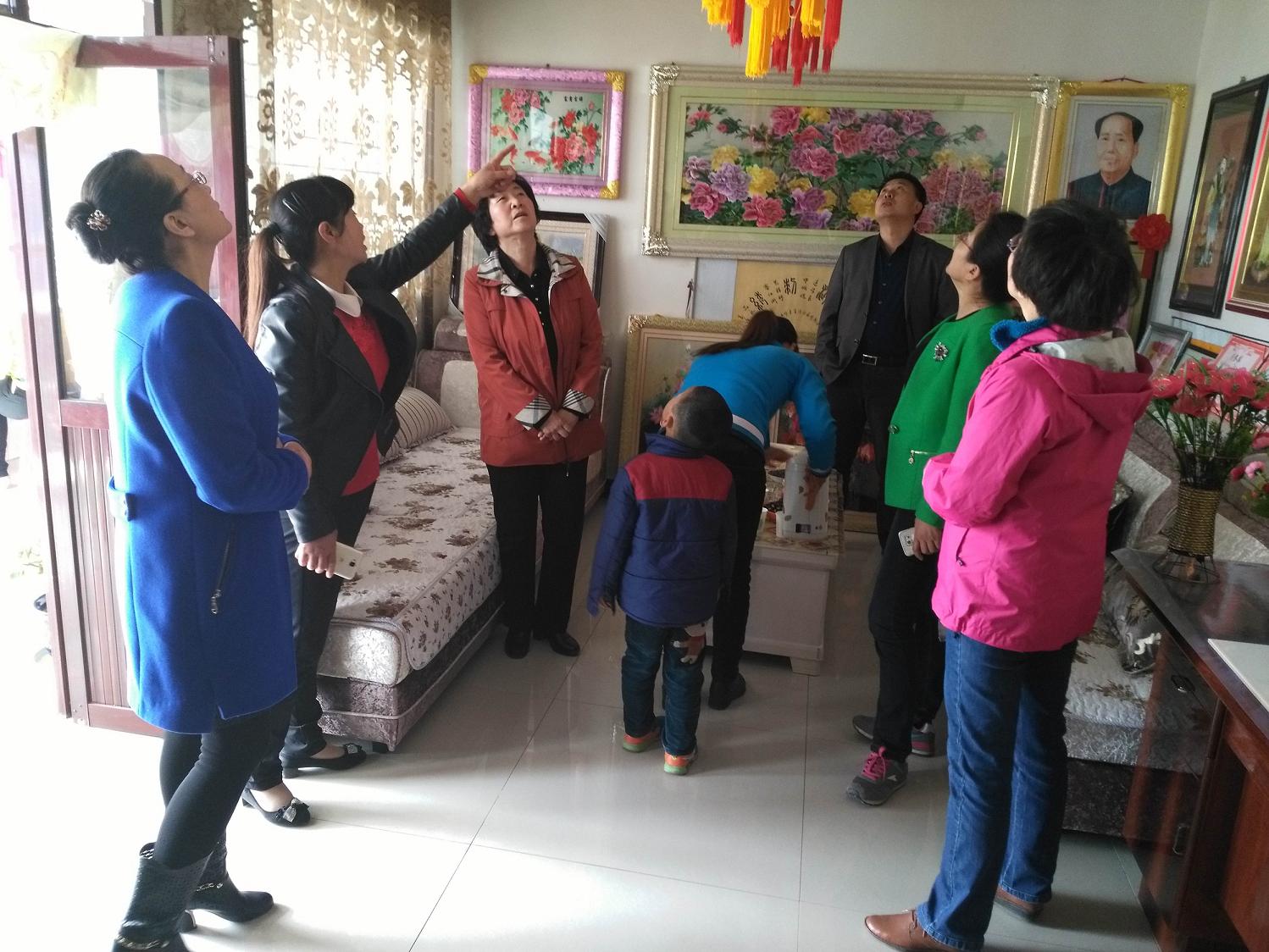 王主席一行深入景泰县锦源刺绣有限公司检查指导、.jpg 王主席一行深入景泰县锦源刺绣有限公司检查指导、.jpg