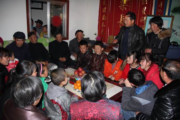 家里重大决定全家人一起开会决定.jpg 家里重大决定全家人一起开会决定.jpg