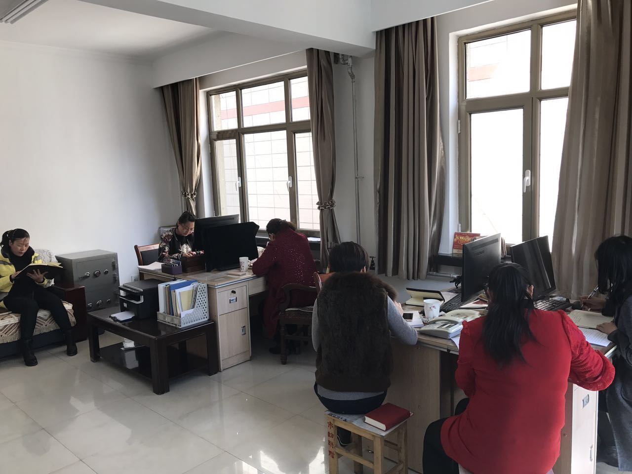 3-24两会照片.jpg 3-24两会照片.jpg